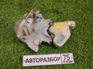 Замок двери задний левый NISSAN WINGROAD 2000