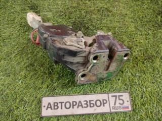 Замок двери задний правый TOYOTA CARINA 1996