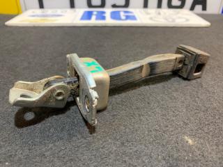 Фото запчасти ограничитель двери Mitsubishi Lancer 10 2010 контрактная запчасть Запчасть ограничитель двери Mitsubishi Lancer 10 2010