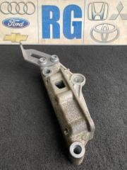 Фото запчасти кронштейн кпп Skoda Rapid 2014 контрактная запчасть Запчасть кронштейн кпп Skoda Rapid 2014