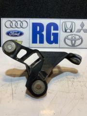 Запчасть кронштейн Skoda Yeti 2011