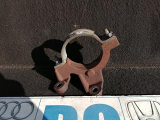 Запчасть кронштейн подвесного подшипника Volvo C30 2010