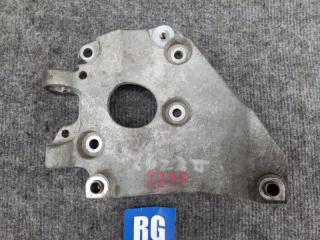 Запчасть кронштейн генератора Volvo C30 2010