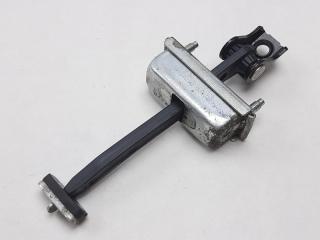 Запчасть ограничитель двери передний Ford Focus 2