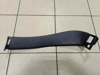 Запчасть обшивка двери багажника правая