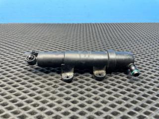 Фото запчасти форсунка омывателя фары Skoda SuperB 2012 контрактная запчасть Запчасть форсунка омывателя фары Skoda SuperB 2012