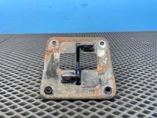Запчасть крючок капота Ford Fusion 2008