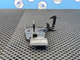 Запчасть крючок капота Audi A6 2007