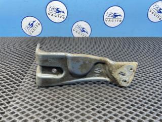 Запчасть кронштейн крепления крыла передний правый Volkswagen Passat 2010