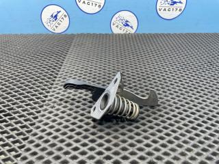 Запчасть крючок капота BMW X1 2012