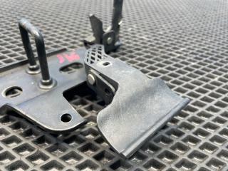 Крючок капота A6 C6 BDX