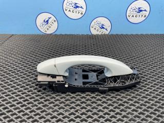 Запчасть кронштейн ручки Skoda Octavia 2017