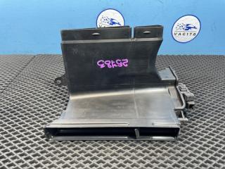 Запчасть воздуховод задний левый Volkswagen Touareg 2011