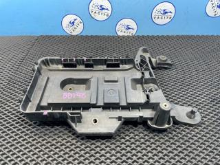 Запчасть крепление акб Skoda SuperB 2012