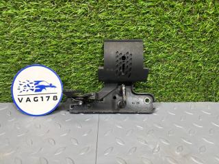 Фото запчасти крючок капота Audi TT 2011 контрактная запчасть Запчасть крючок капота Audi TT 2011