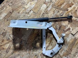 Запчасть петля капота передняя левая Land Rover Freelander 2006-2010