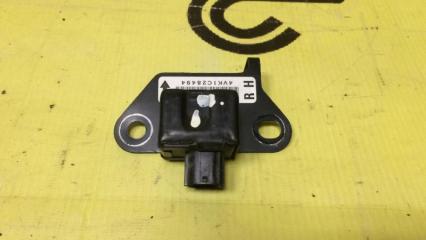 Запчасть датчик airbag передний правый Subaru Forester 04.2001