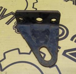Петля буксировочная задняя левая Toyota ist 09.2002