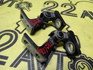 Запчасть петли двери передние правые Volkswagen Tiguan 28.09.2009