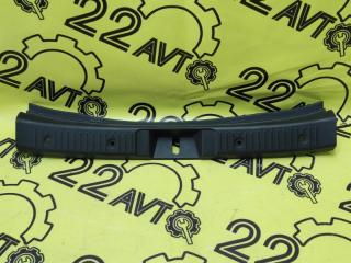 Накладка замка багажника Toyota ist 2003.07