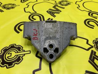 Кронштейн Volkswagen Touareg 2003 контрактная Кронштейн Volkswagen Touareg 2003