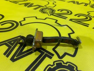 Ограничитель двери задний левый Toyota ist 2003 контрактная Ограничитель двери задний левый Toyota ist 2003