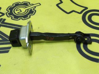 Ограничитель двери задний левый Mitsubishi Outlander 2007 контрактная Ограничитель двери задний левый Mitsubishi Outlander 2007