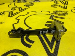 Ограничитель двери передний правый Nissan Qashqai 2009 контрактная Ограничитель двери передний правый Nissan Qashqai 2009