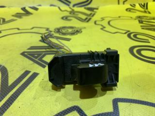 Кнопка стеклоподъемника задняя правая Toyota Vista 2001