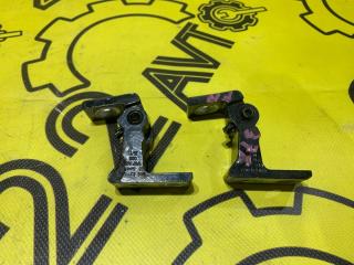 Запчасть петли двери передние правые Volkswagen Tiguan 2012