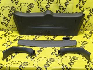 Обшивка крышки багажника Mitsubishi Outlander 2006