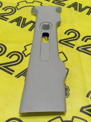 Накладка средней стойки верх правая Mitsubishi Pajero 2006