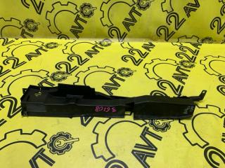 Уплотнитель крыла передний правый Infiniti QX56 2010