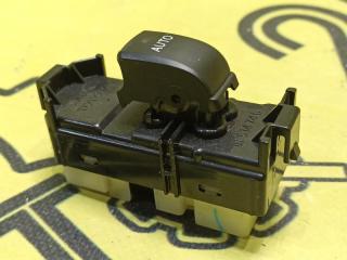 Кнопка стеклоподъемника задняя правая Toyota ist 2002