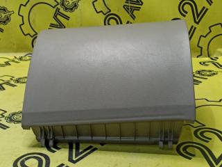 Бардачок Toyota Noah 2005