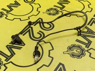 Фото запчасти датчик abs передний левый Toyota ist 2002 контрактная запчасть Запчасть датчик abs передний левый Toyota ist 2002