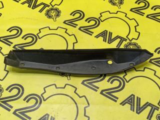 Уплотнитель крыла передний правый Mercedes-Benz C200 2011