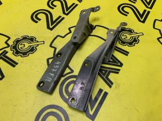 Петли капота Subaru Forester 2003
