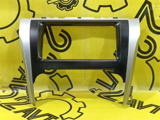 Рамка магнитолы Toyota Camry 2013