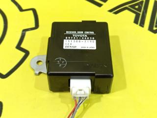 Блок управления дверьми Toyota Ipsum 2004