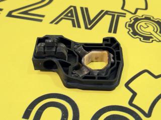 Запчасть крепление радиатора BMW 5-series 2012