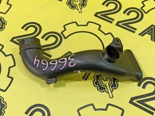 Воздухозаборник Toyota AVENSIS 2004