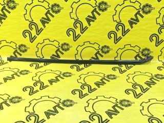 Молдинг лобового стекла передний правый Toyota Ipsum 2002