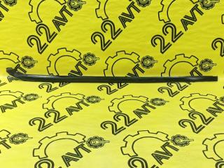 Молдинг лобового стекла передний левый Toyota Ipsum 2002