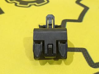 Фото запчасти клипса решетки радиатора Subaru Legacy 2005 контрактная запчасть Запчасть клипса решетки радиатора Subaru Legacy 2005