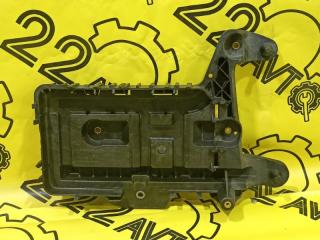 Крепление аккумулятора Volkswagen Tiguan 2008