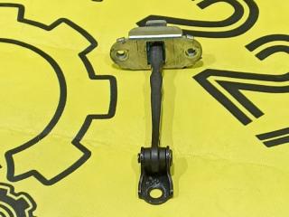 Ограничитель двери передний Nissan Qashqai 2012 контрактная Ограничитель двери передний Nissan Qashqai 2012