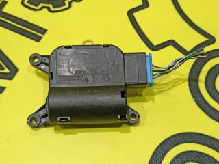 Фото запчасти сервопривод заслонки печки Volkswagen Tiguan 2008 контрактная запчасть Запчасть сервопривод заслонки печки Volkswagen Tiguan 2008