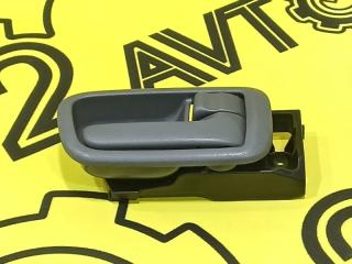 Фото запчасти ручка двери внутренняя передняя правая Toyota RAV4 2002 контрактная запчасть Запчасть ручка двери внутренняя передняя правая Toyota RAV4 2002