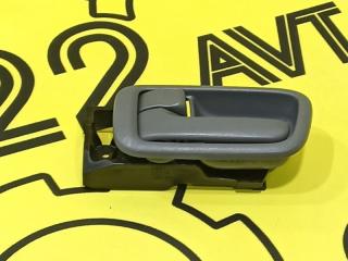 Фото запчасти ручка двери внутренняя передняя левая Toyota RAV4 2002 контрактная запчасть Запчасть ручка двери внутренняя передняя левая Toyota RAV4 2002